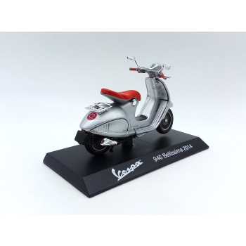 Skuter Vespa 946 Bellissima 2014 silver - skala 1:18 - Centauria
